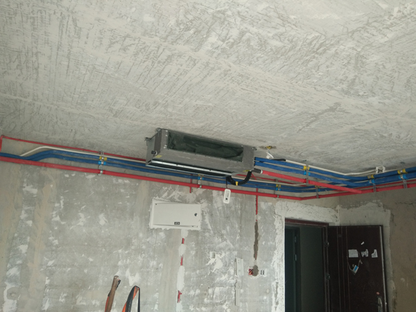 保利康桥美的中央空调系统一拖三安装案例